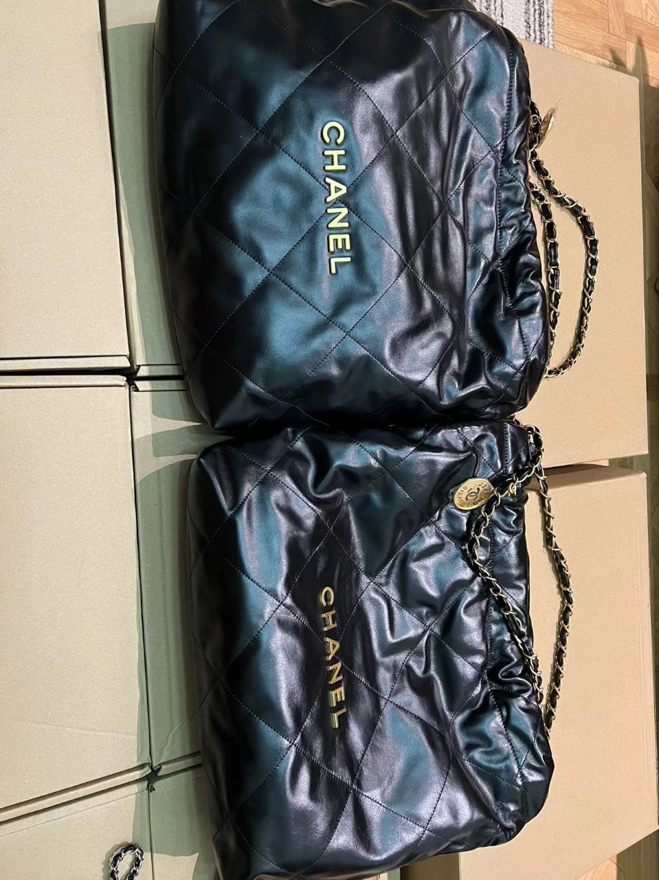 [판매완료] 지존 국내바배 샤넬 CHANEL 22백 스몰 숄더백 블랙 금장 AS3260 ☆☆☆☆☆