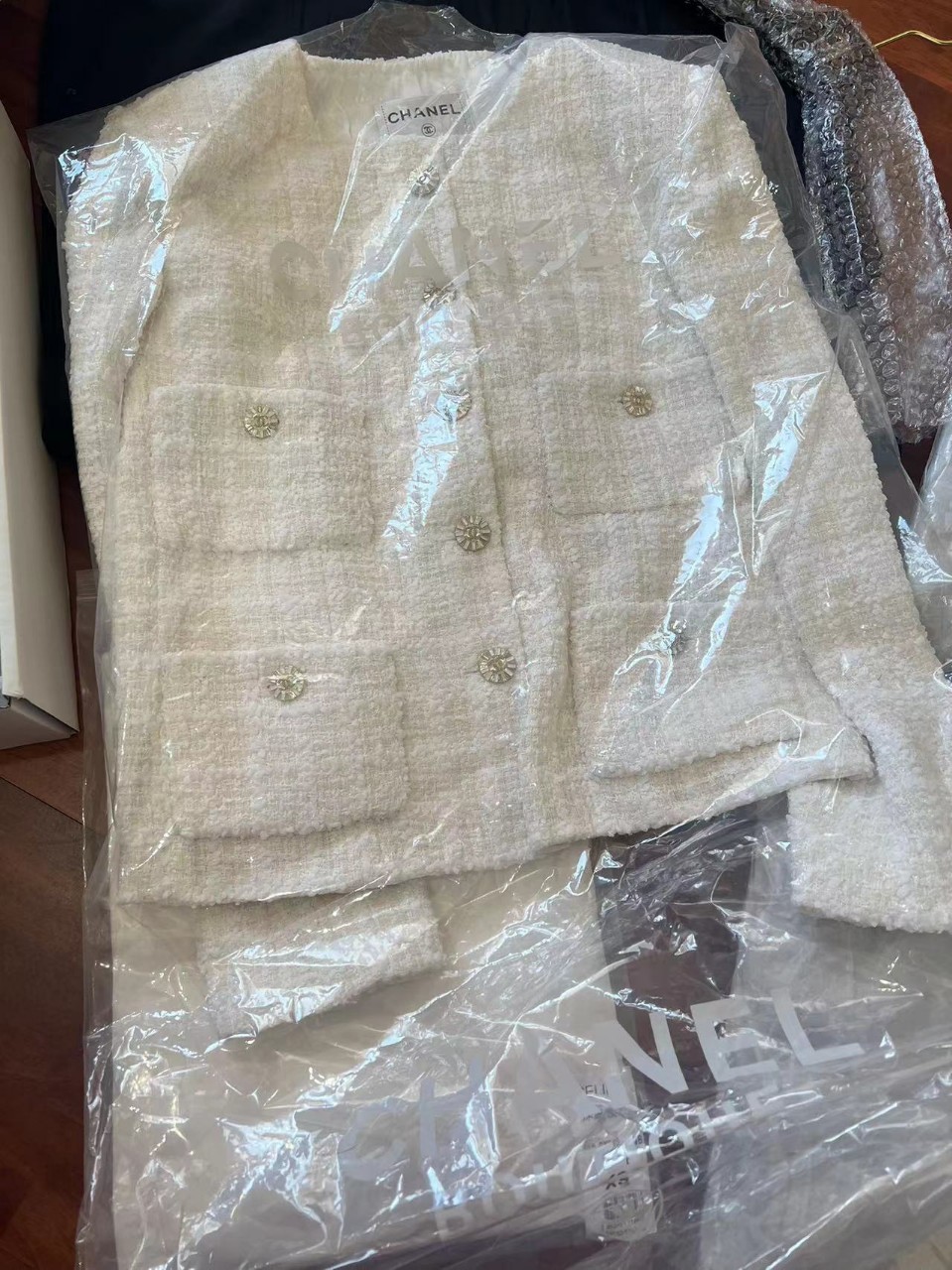 [판매완료] 새상품 국내바배 #타지아 샤넬 CC 23C 이른 봄 트위드 자켓 SIZE 36 38 40 # 안감 100% 실크 검수사진✔ ☆☆☆☆☆ 사이즈 40