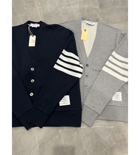 톰브라운 THOM BROWNE 사선완장 클래식 브이넥 코튼 네이비 가디건 MJT167A00535415 [사이즈] 1 2 3 4 5 @ 코튼 100% #vvip공장