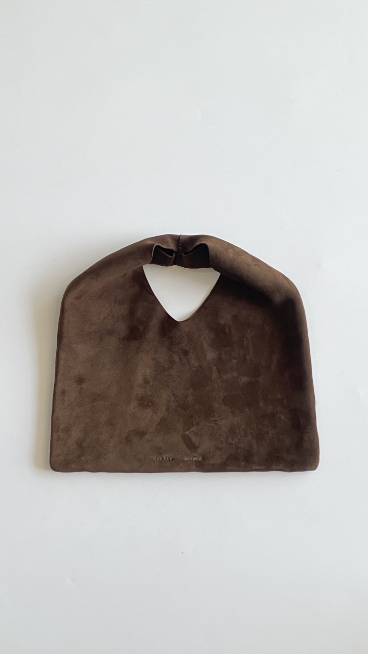 더로우 여자 빈들 스몰 스웨이드 토트백 P00947479 30x17cm