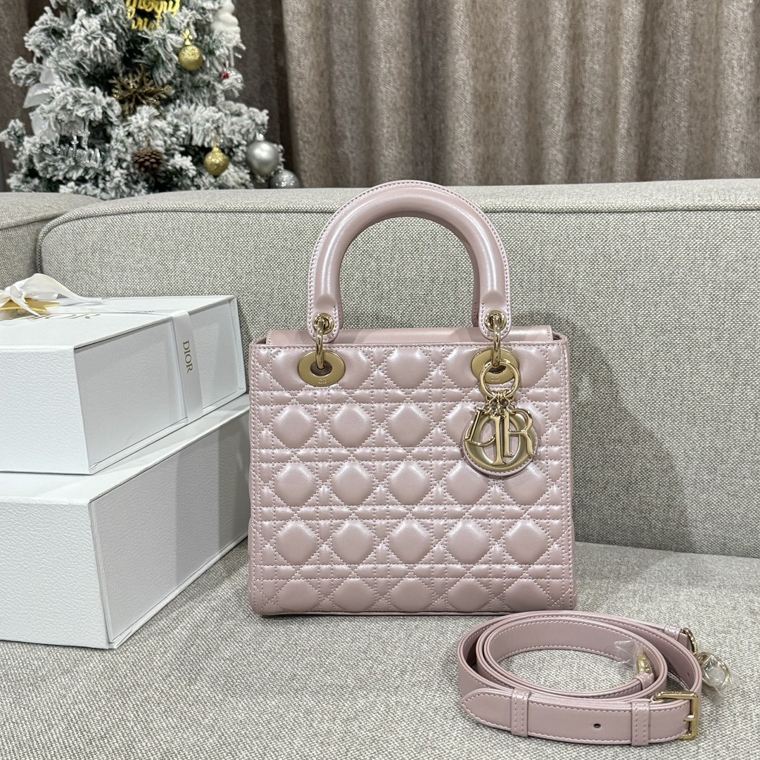 디올 DIOR 13컬러 레이디 백 미듐 M0565ONGE M900 24x20x11cm #여왕샵