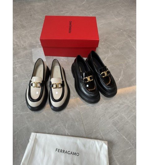 페라가모 FERRAGAMO 간치니 장식 레더 로퍼34~40 굽 3.5cm