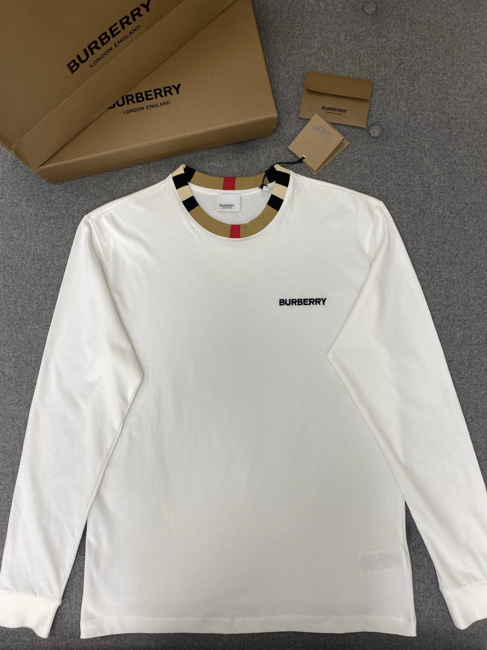 버버리 제이슨 체크 라운드넥 긴팔 티셔츠 8075188 2컬러 XS S M L