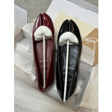 메종마르지엘라 x 크리스찬 루부탱 25SS MARLOUGIELA 타비 플랫슈즈 S39WZ0109P7374HB018